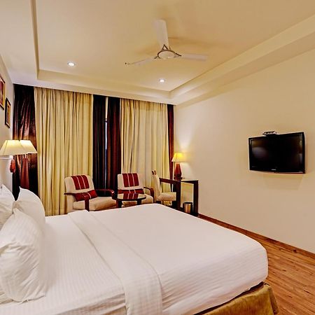 Hotel Marina Near Igi Airport Delhi Нью-Дели Экстерьер фото