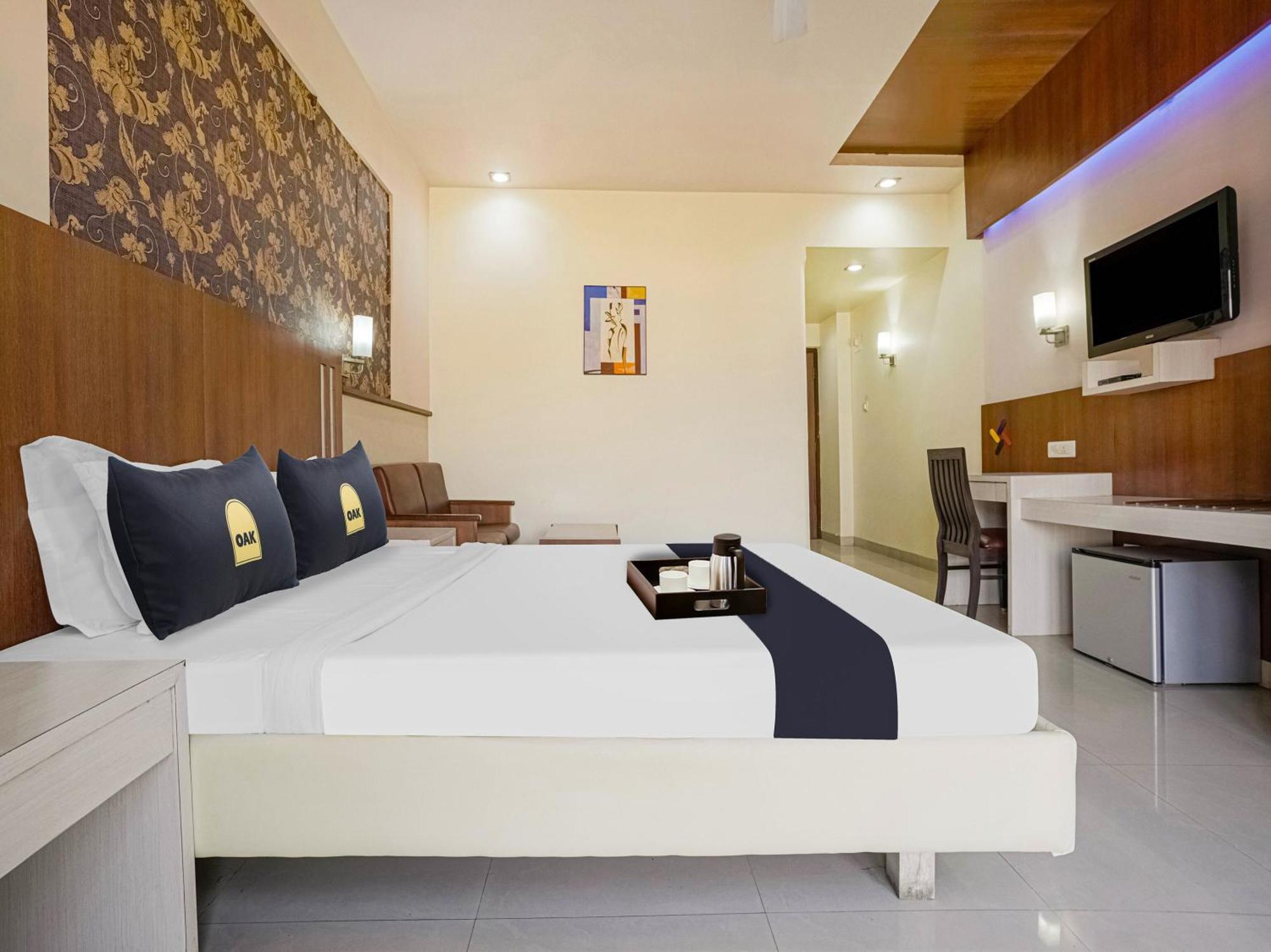 Hotel Marina Near Igi Airport Delhi Нью-Дели Экстерьер фото