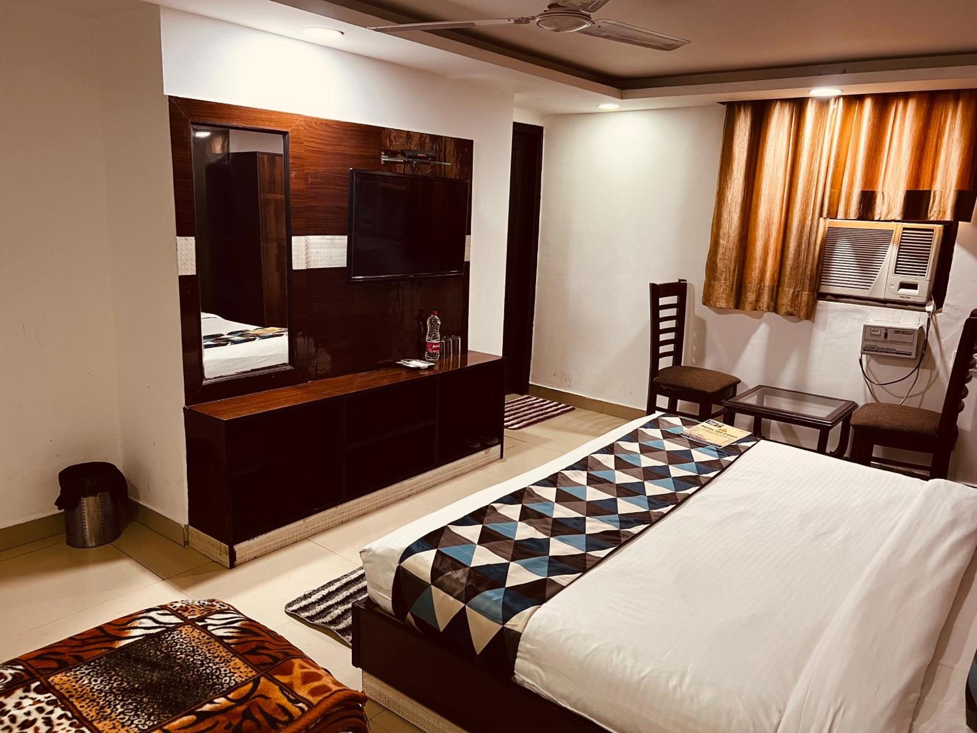 Hotel Marina Near Igi Airport Delhi Нью-Дели Экстерьер фото