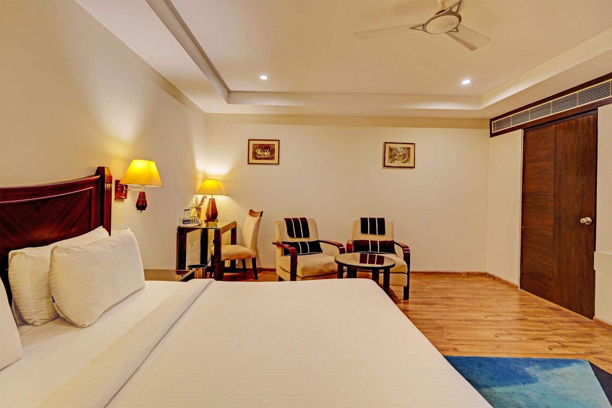 Hotel Marina Near Igi Airport Delhi Нью-Дели Экстерьер фото