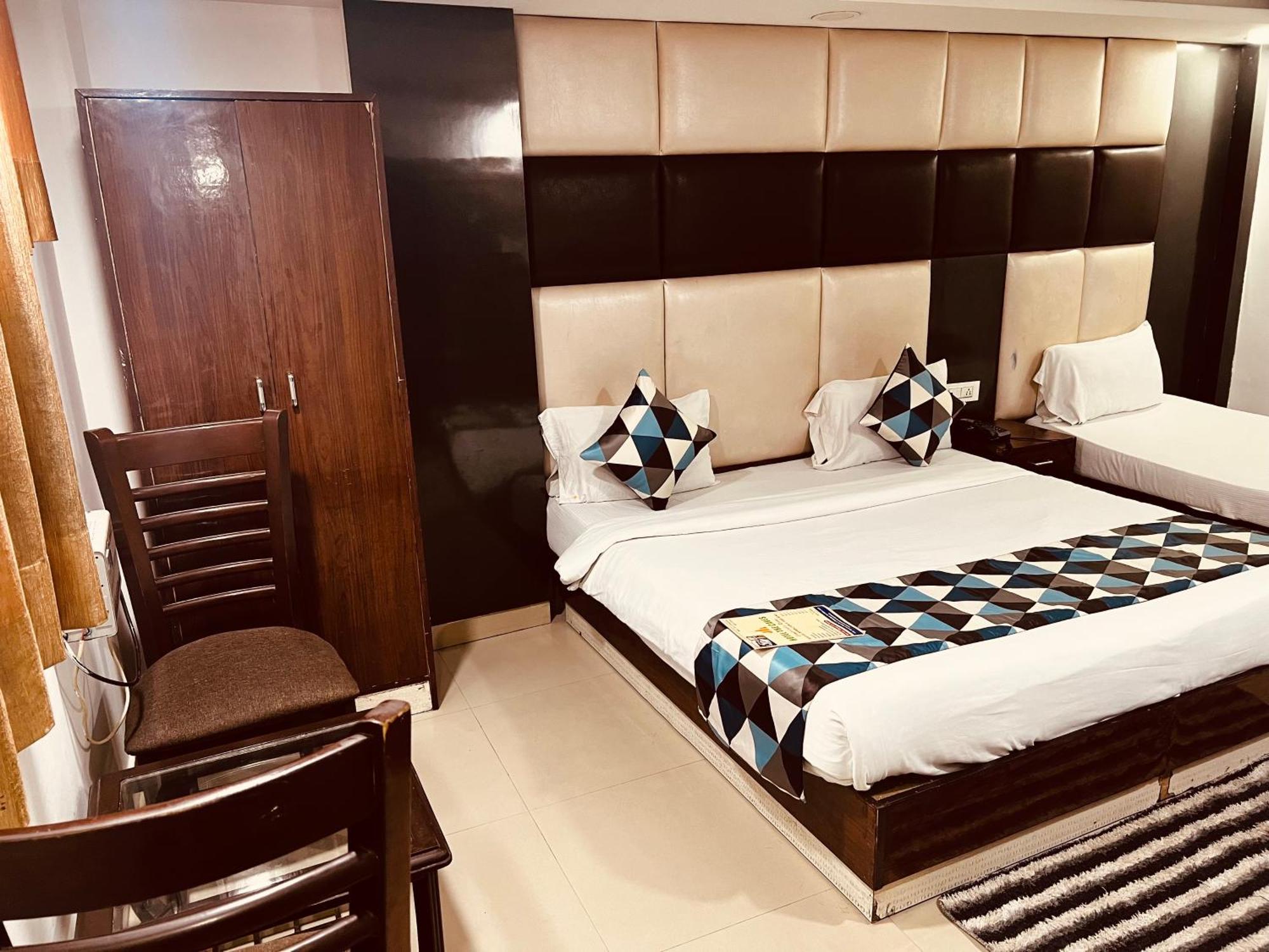 Hotel Marina Near Igi Airport Delhi Нью-Дели Экстерьер фото