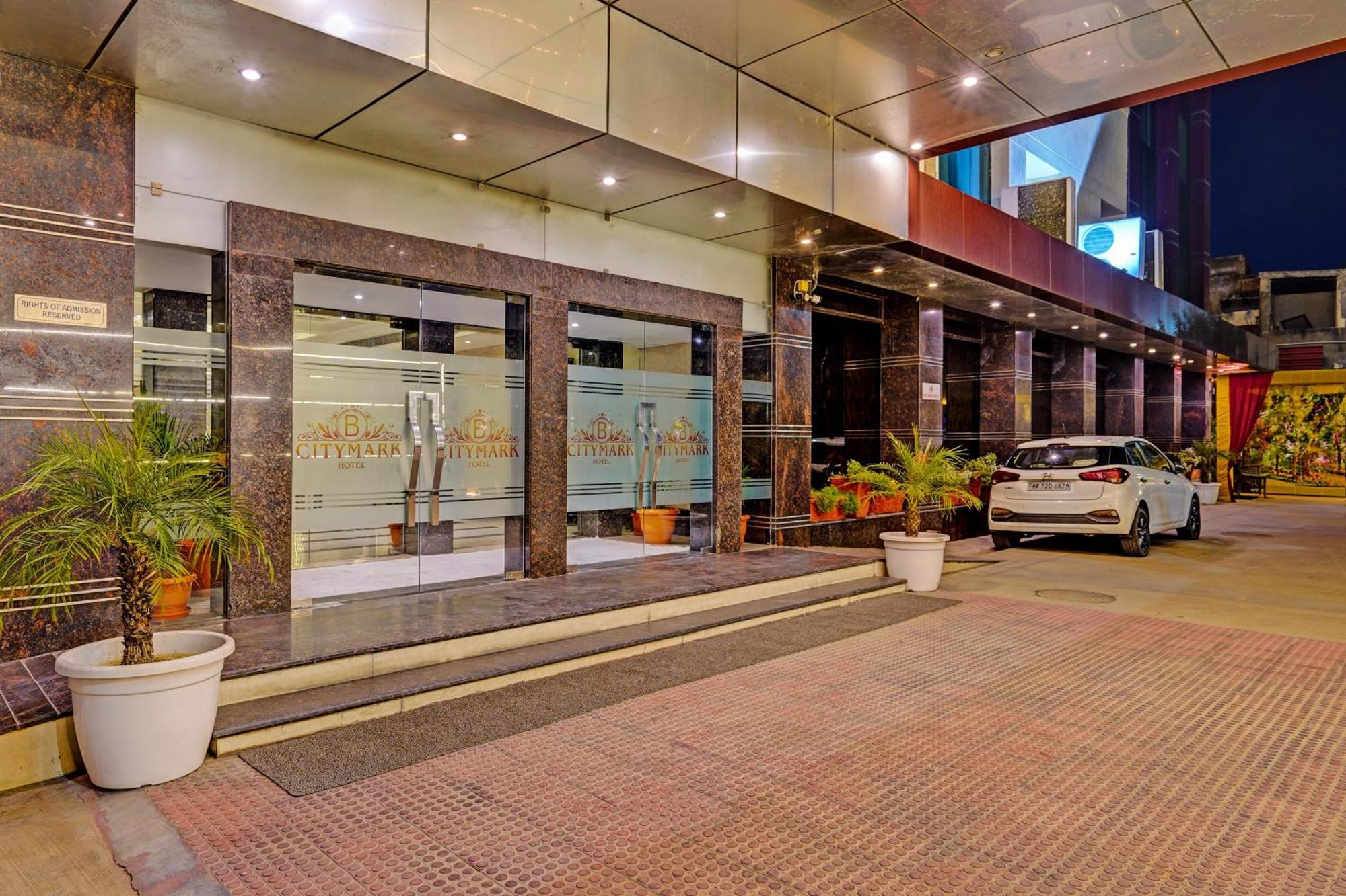 Hotel Marina Near Igi Airport Delhi Нью-Дели Экстерьер фото