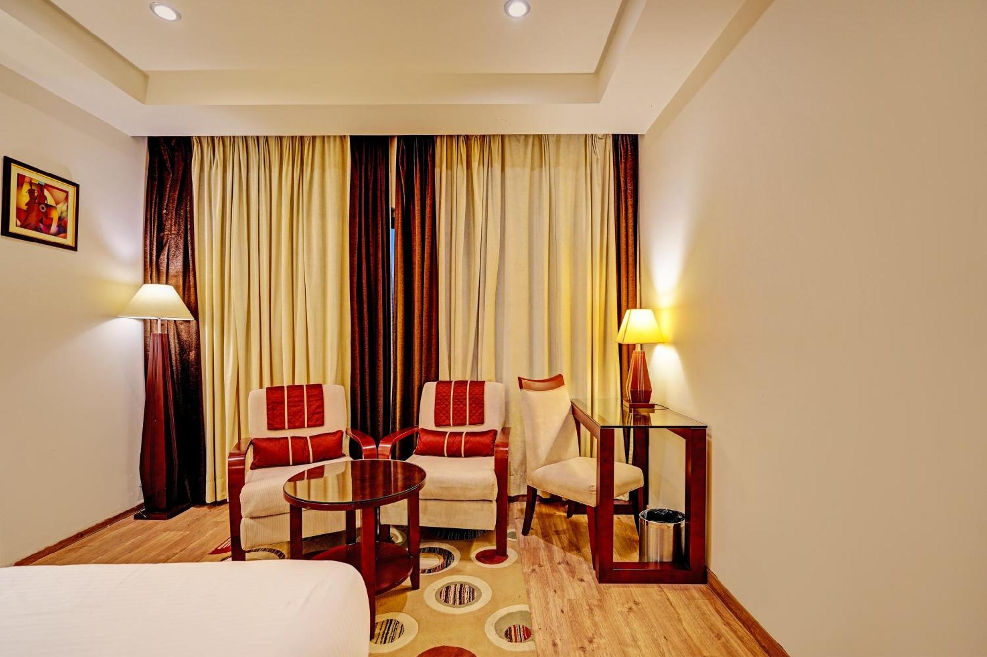 Hotel Marina Near Igi Airport Delhi Нью-Дели Экстерьер фото