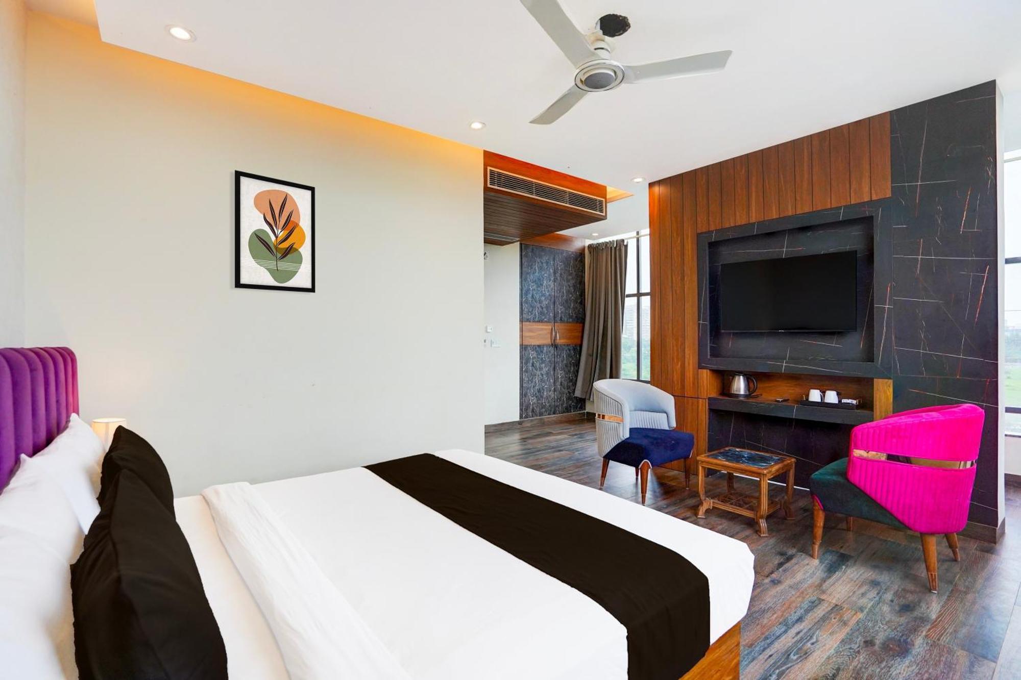 Hotel Marina Near Igi Airport Delhi Нью-Дели Экстерьер фото